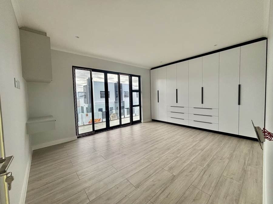 To Let 4 Bedroom Property for Rent in Sandown Western Cape